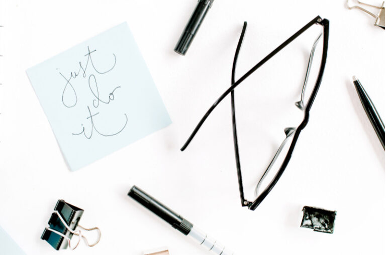 post it note with "just do it", third trimester things to do before baby is born
