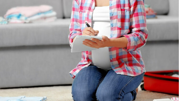Hospital Bag Essentials for Mom, Baby & Birth Partner (+ Printable Hospital Bag Checklist)
