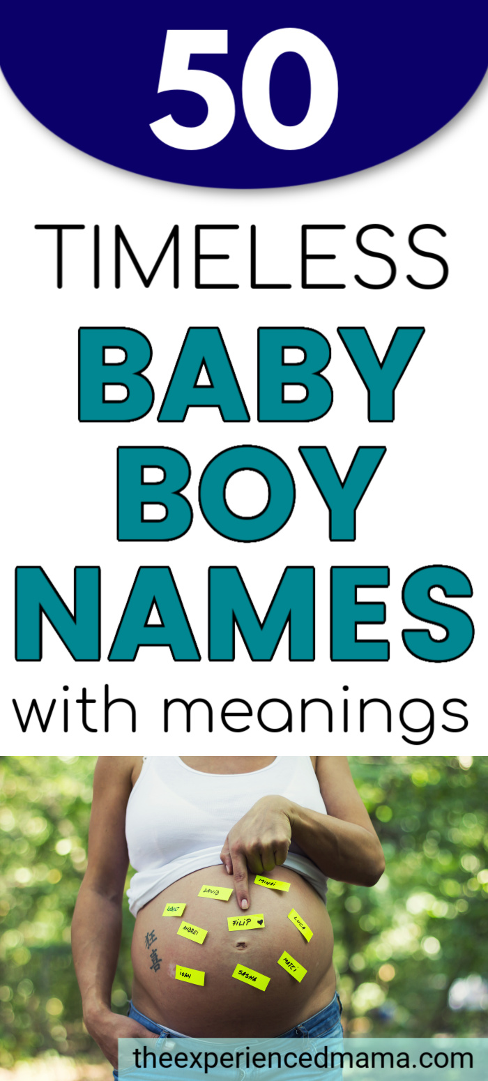 femme enceinte avec des noms de bébés garçons sur des notes post it sur son ventre