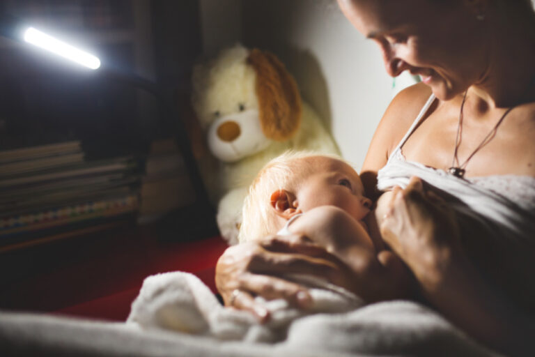 11 Breastfeeding Snacks for Late at Night (Grab & Go)