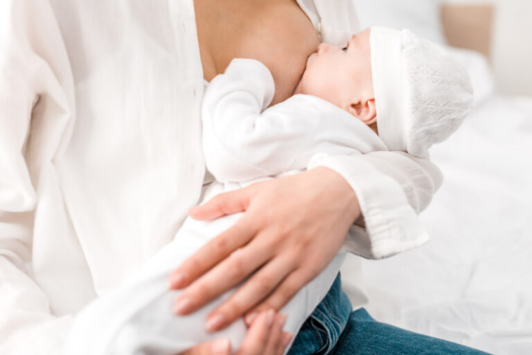 breastfeeding mom nursing her baby, has questions about breastfeeding