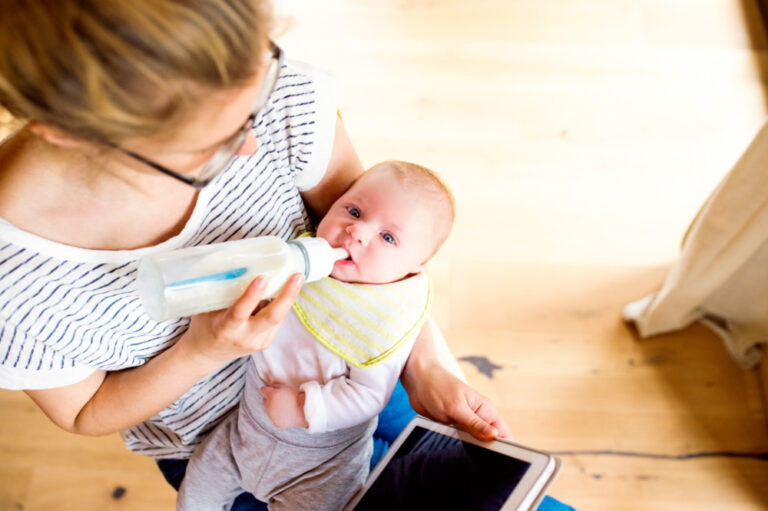 mom feeding baby formula looking for formula feeding support group